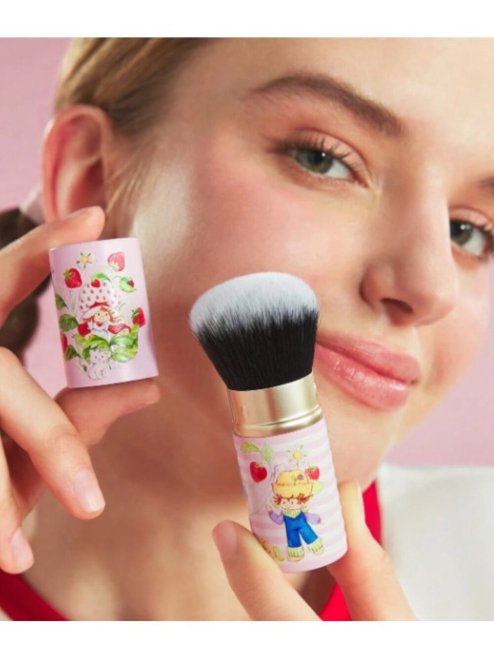 Strawberry Shortcake Retractable Powder Brush Cute Strawberry Cartoon Makeup - Picture 2 of 4
